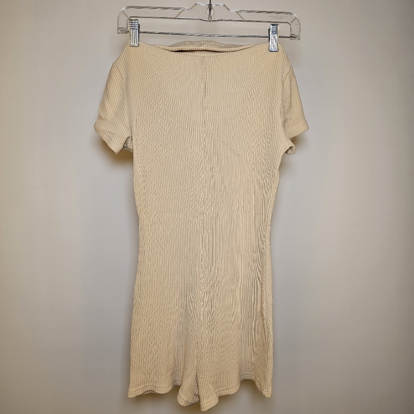 Edikted cream ribbed knit short sleeve polo neck button down romper size S US. - Picture 2 of 6